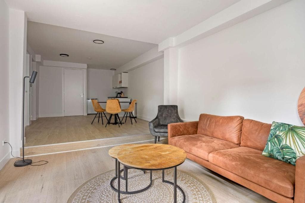 Stylish 1-Bedroom Apartment in Rotterdam City Centre with Outdoor Space