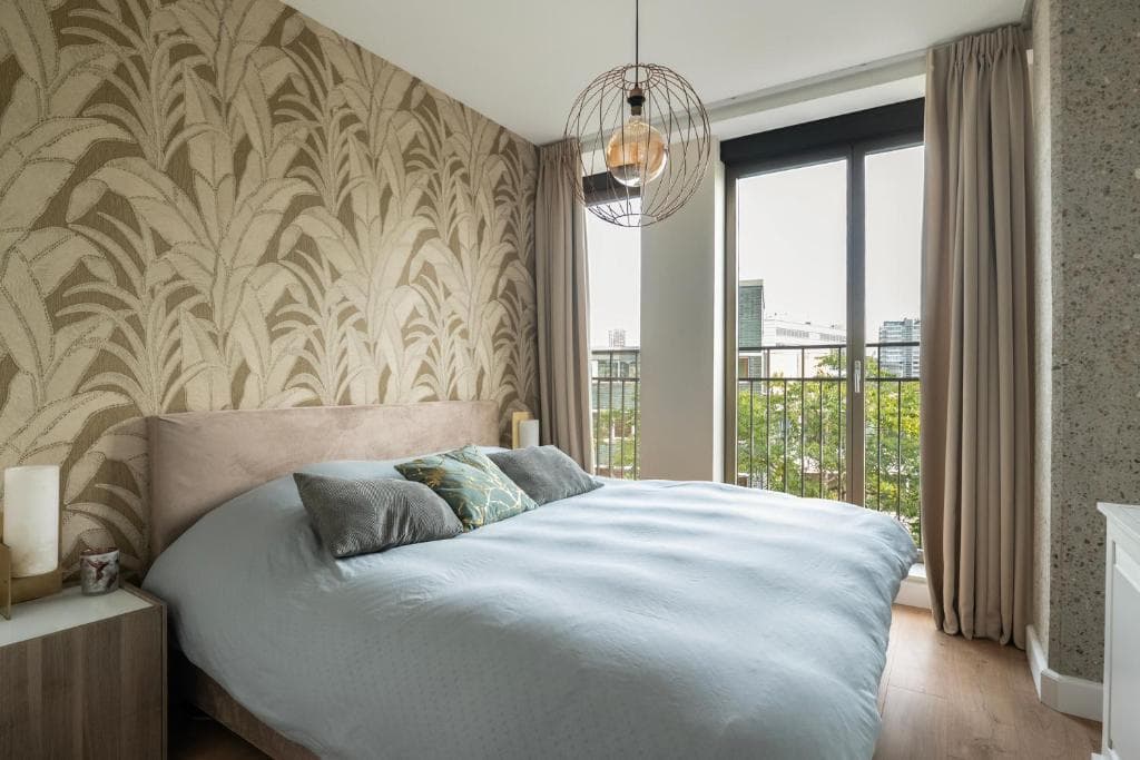 Modern 2-Bedroom Apartment with Parking in Rotterdam City Centre