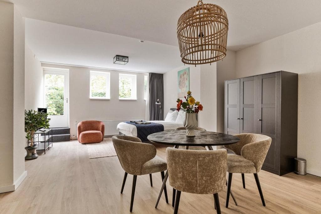 Comfortable 1-Bedroom Apartment with Garden in Rotterdam City Centre