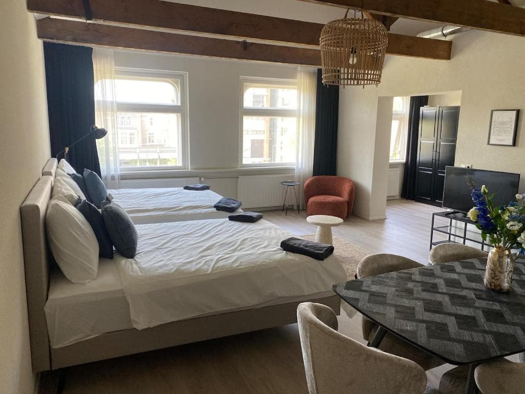 Spacious 2-Bedroom Apartment in Rotterdam City Centre