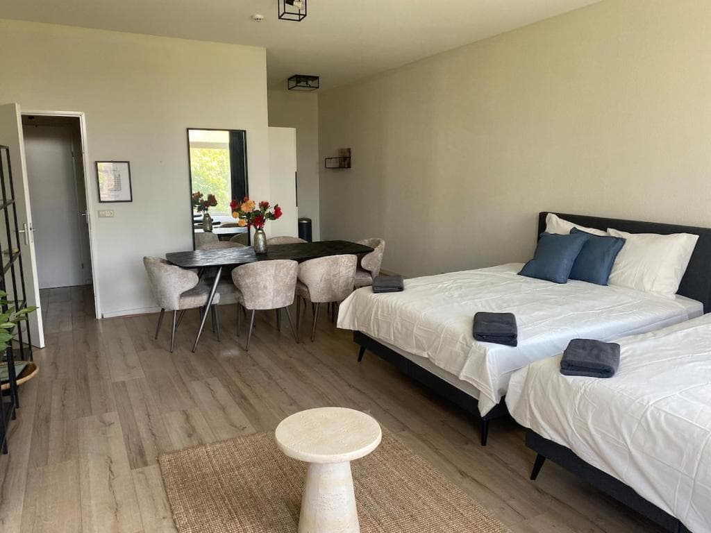 Spacious 2-Bedroom Apartment in Rotterdam City Centre with Balcony