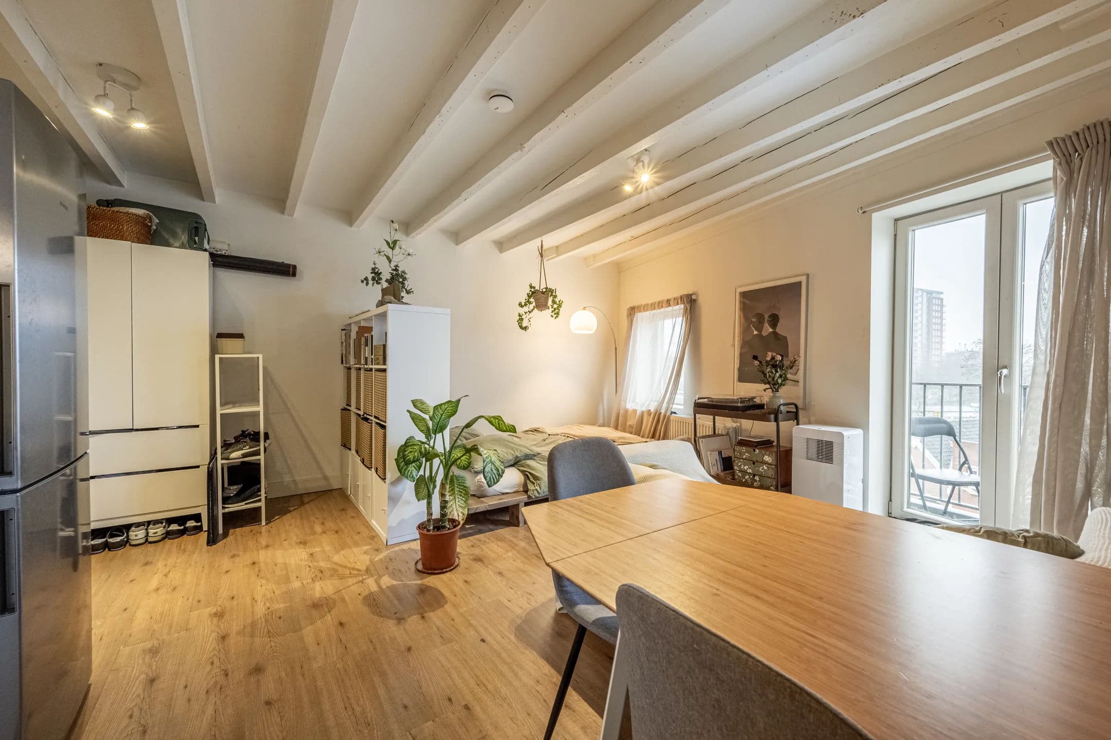 Bright Studio Apartment with Balcony in Kralingen West
