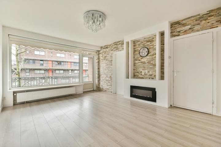 Well-Laid-Out 2-Bedroom Apartment with Balcony & Storage – Amsterdam West (Geuzenveld)
