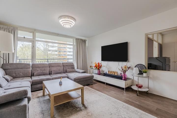 Spacious 3-Bedroom Apartment (96 m²) with Balcony, Elevator, Parking & Storage – Amsterdam Noord