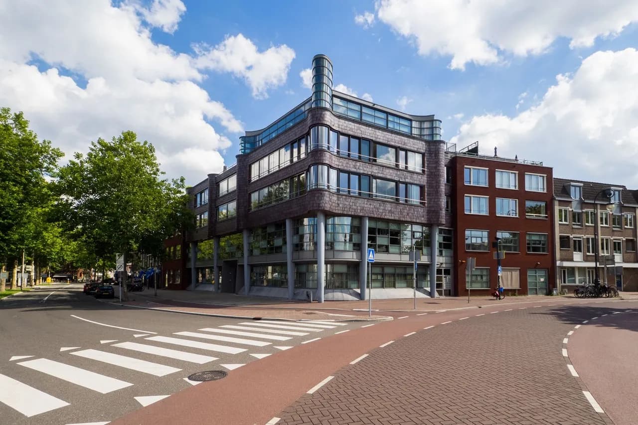 Spacious 2-Bedroom Apartment in Prime Utrecht Location – Wittevrouwensingel