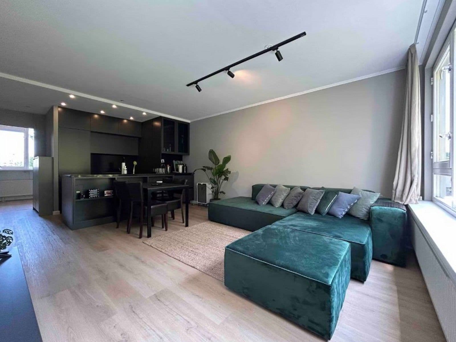 Beautifully furnished 2-bedroom apartment in Amsterdam